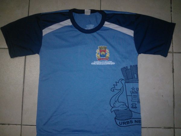 Camisa escolar Tamanho 06 anos